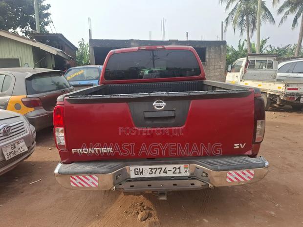 Nissan Frontier 2013 Red