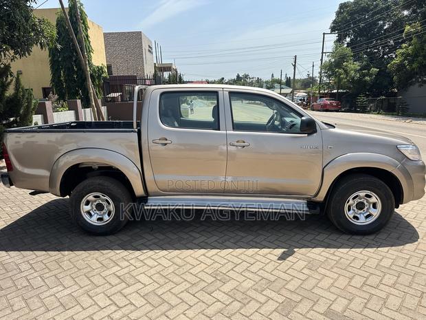 Toyota Hilux 2009 Gray
