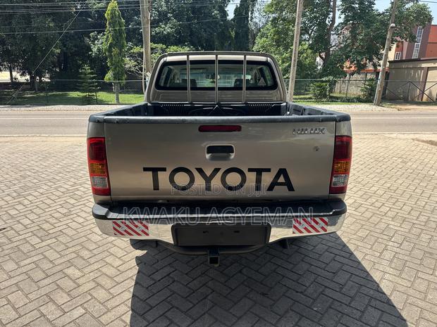 Toyota Hilux 2009 Gray
