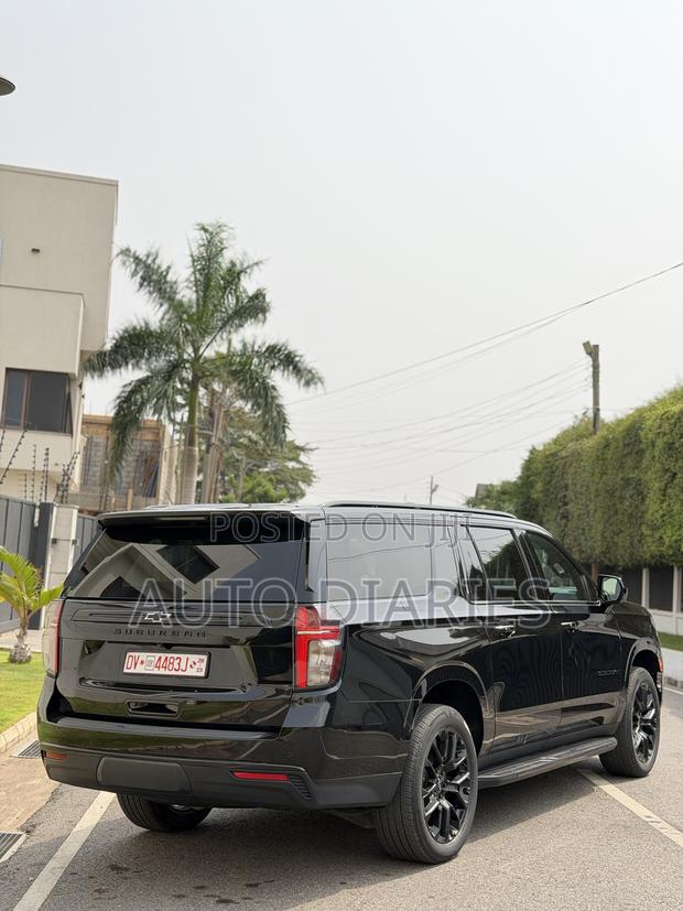Chevrolet Suburban 2022 Black