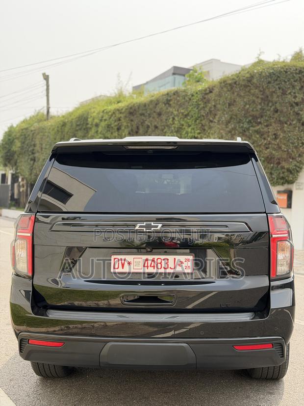 Chevrolet Suburban 2022 Black