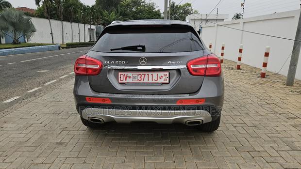 Mercedes-Benz GLA-Class GLA200 Sport Utility 4-Door (2.0L, 4cyl Turbo)