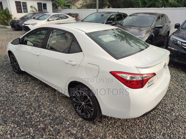 Toyota Corolla 2018 White