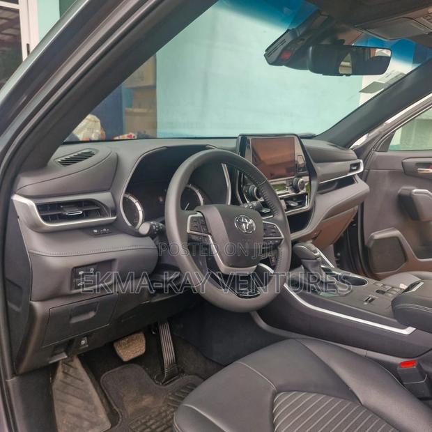 Toyota Highlander XSE AWD 2024 Gray