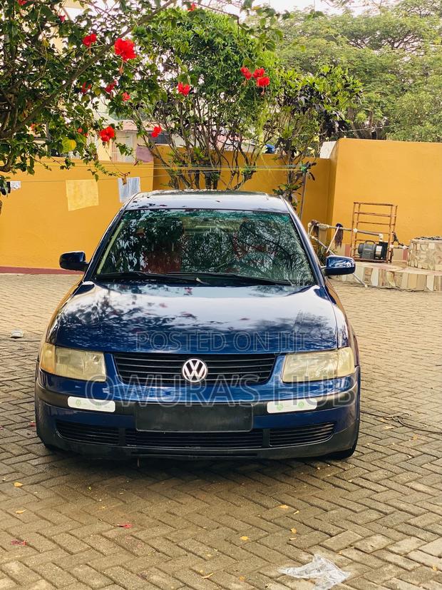Volkswagen Passat 2000 Blue