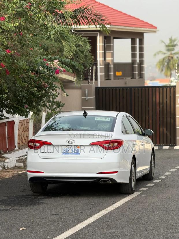 Hyundai Sonata Base Sedan FWD (2.4L 4cyl 6A) 2016 White