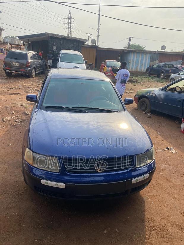 Volkswagen Passat 2000 Blue