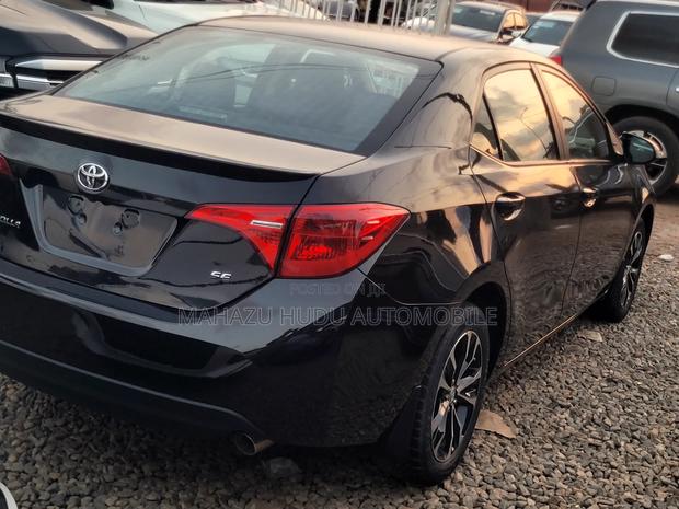 Toyota Corolla SE (1.8L 4cyl 2A) 2019 Black