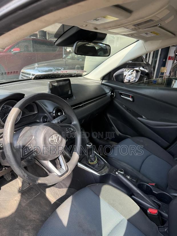 Toyota Yaris XLE Sedan 4dr 2019 Gray