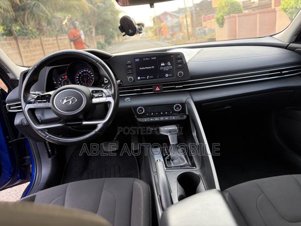 Hyundai Elantra Limited 2021 Blue
