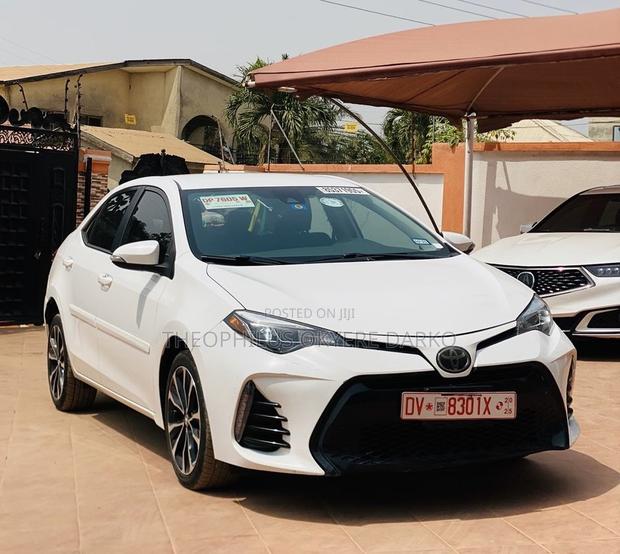 Toyota Corolla SE (1.8L 4cyl 2A) 2018 White