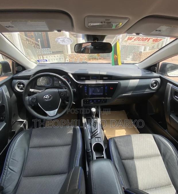 Toyota Corolla SE (1.8L 4cyl 2A) 2018 White