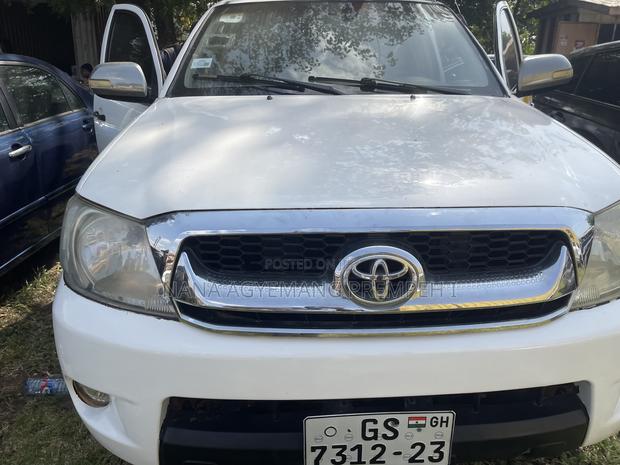 Toyota Hilux 2.0 VVT-i SRX 2010 White