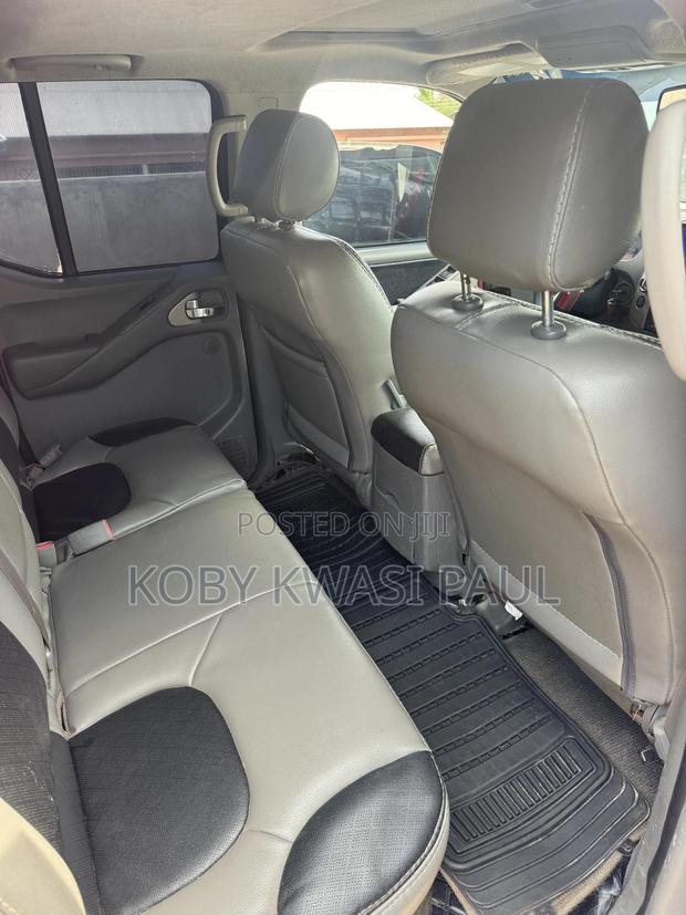 Nissan Frontier King Cab SE V6 2011 Brown