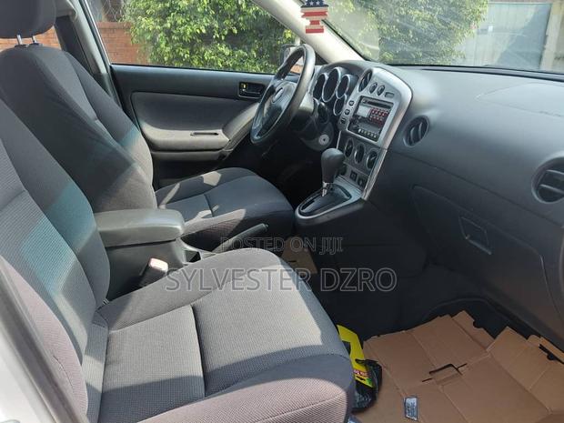 Pontiac Vibe 2010 White