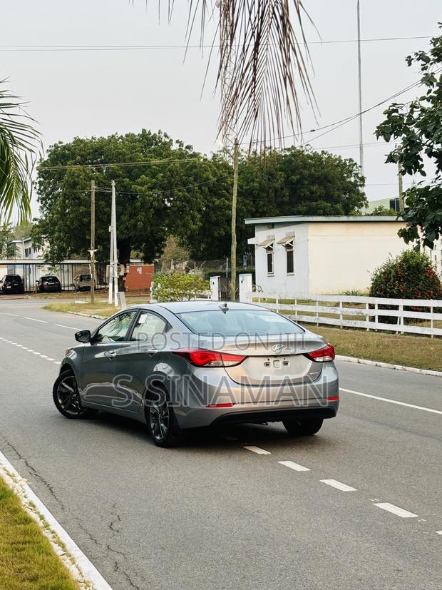 Hyundai Elantra Limited 4dr Sedan (1.8L 4cyl 6A) 2015 Gray