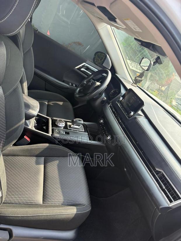 Mitsubishi Outlander 2023 White