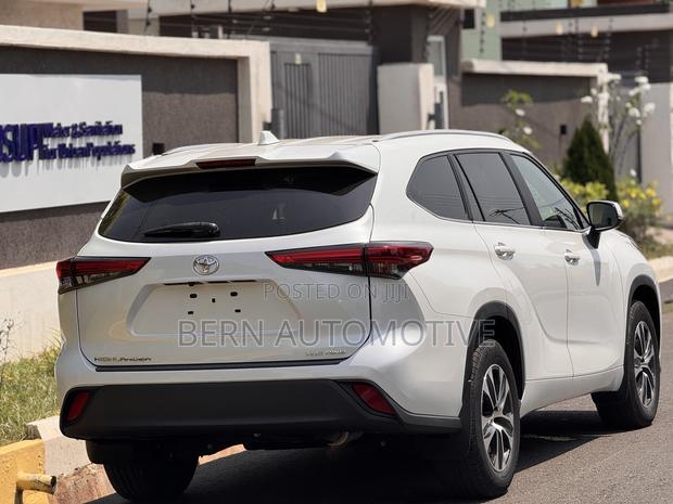 Toyota Highlander XLE AWD 2023 White