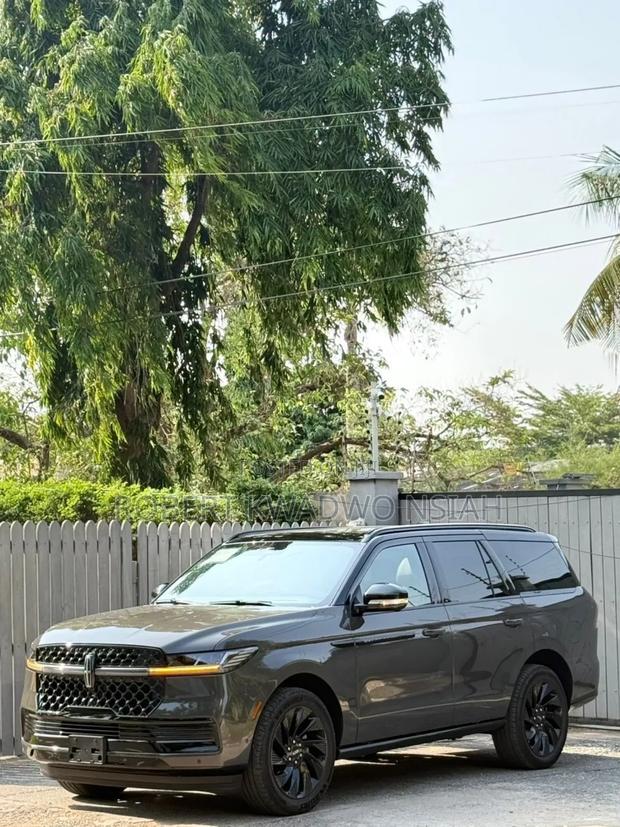 Lincoln Navigator 2025 Brown
