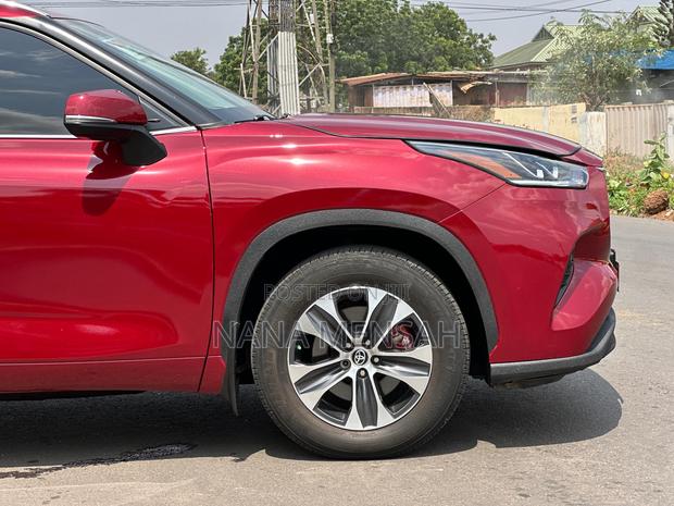 Toyota Highlander XLE AWD 2023 Burgundy