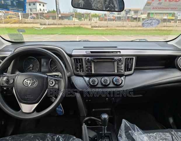 Toyota RAV4 LE 4dr SUV AWD (2.5L 4cyl 6A) 2018 White