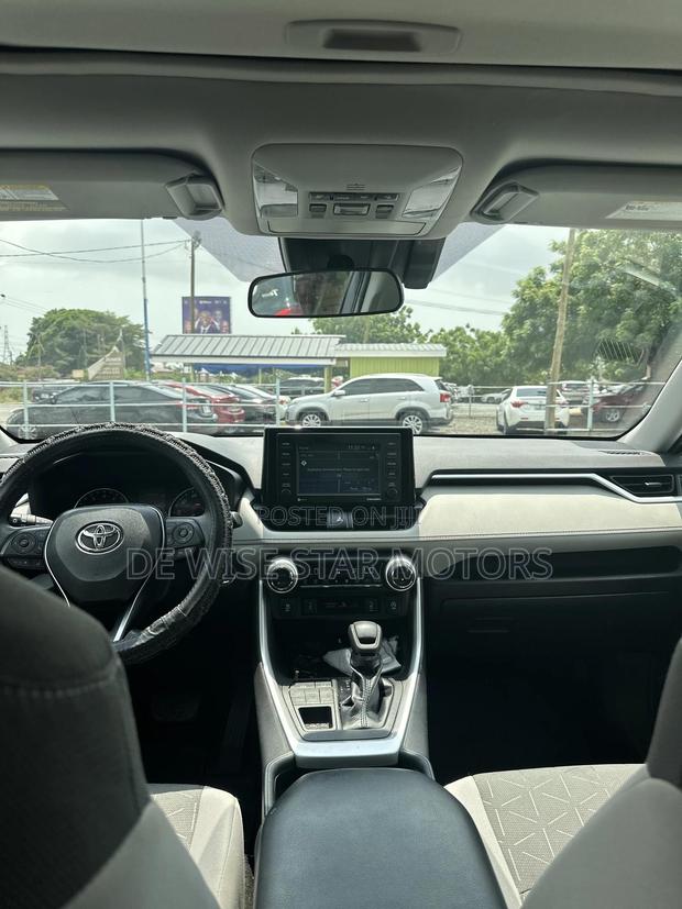 Toyota RAV4 XLE AWD 2020 Blue