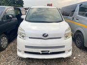 Toyota Voxy 2010 White for sale