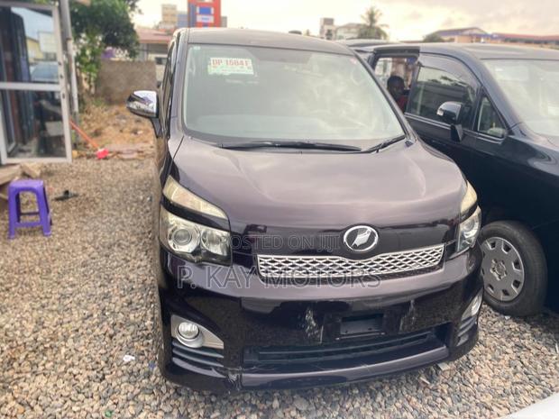 Toyota Voxy 2012 Matt Black