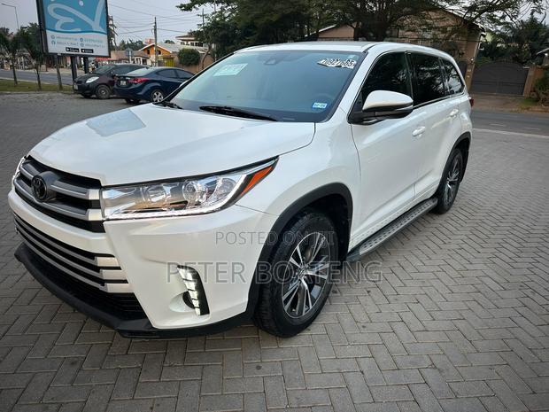 Toyota Highlander LE 4x2 (2.7L 4cyl 6A) 2018 White