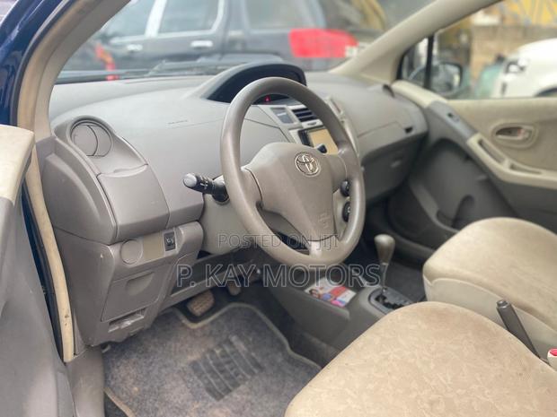 Toyota Vitz 1.0 FWD 3dr 2010 Blue