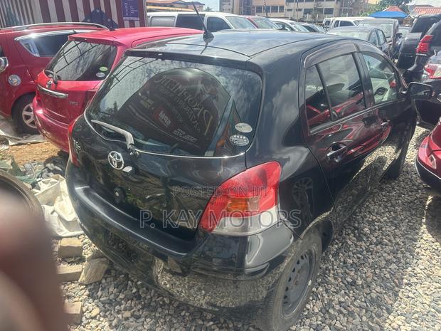 Toyota Vitz 1.0 FWD 3dr 2010 Black