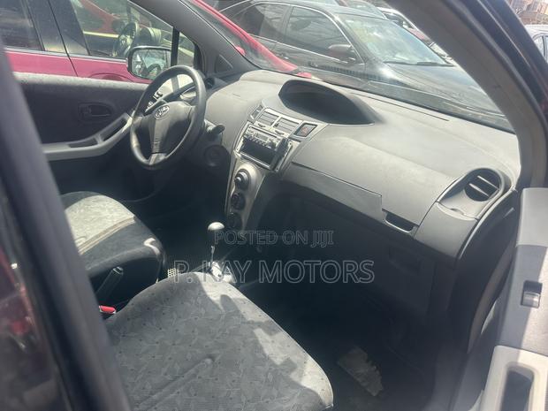 Toyota Vitz 1.0 FWD 3dr 2010 Black
