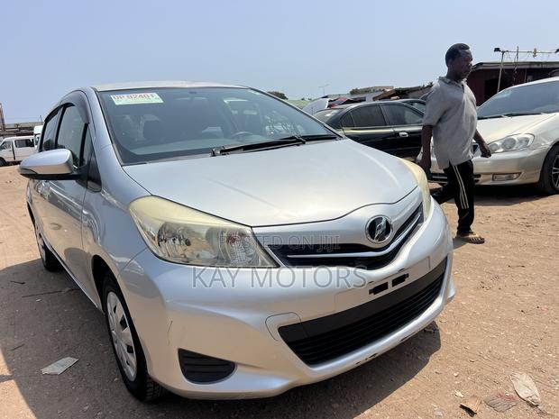 Toyota Vitz 1.3 FWD 5dr 2013 Gray