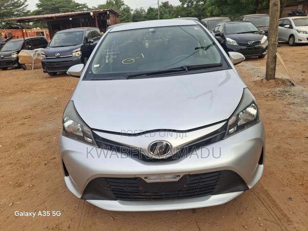 Toyota Vitz 1.3 FWD 5dr 2015 Silver