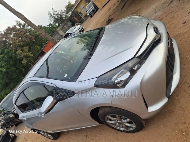Toyota Vitz 1.3 FWD 5dr 2015 Silver
