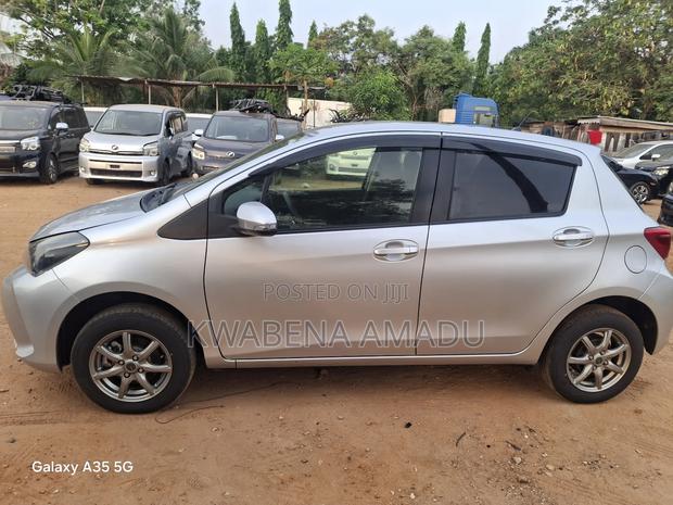 Toyota Vitz 1.3 FWD 5dr 2015 Silver