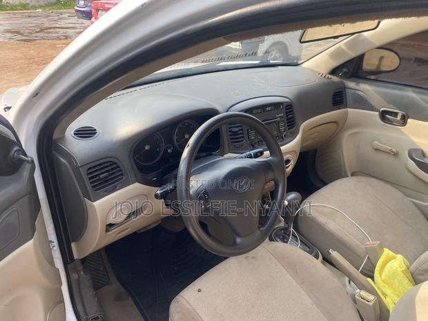 Hyundai Accent 2010 White