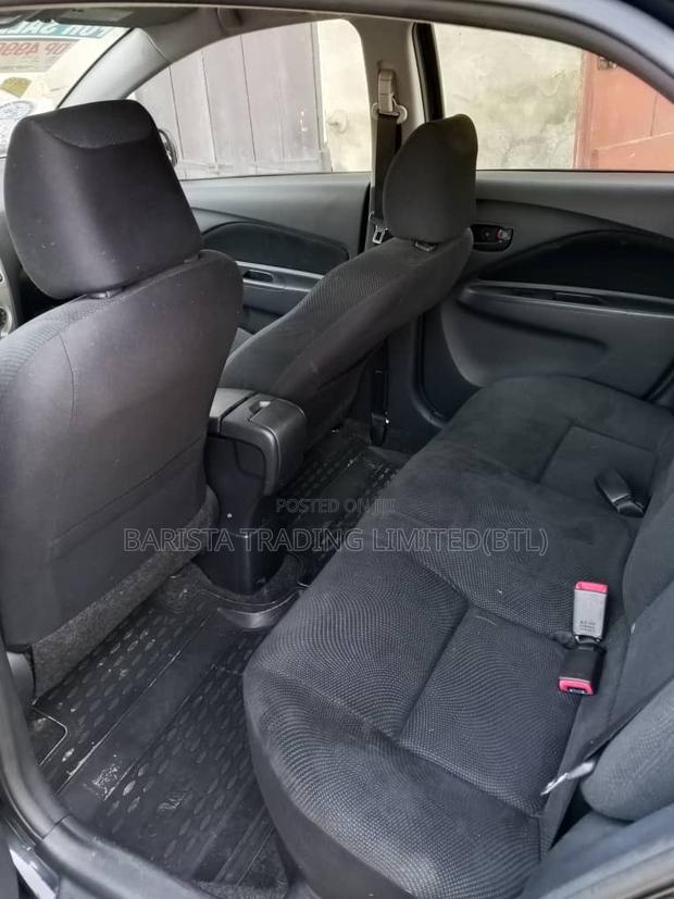Toyota Yaris Base Sedan 4dr 2011 Black