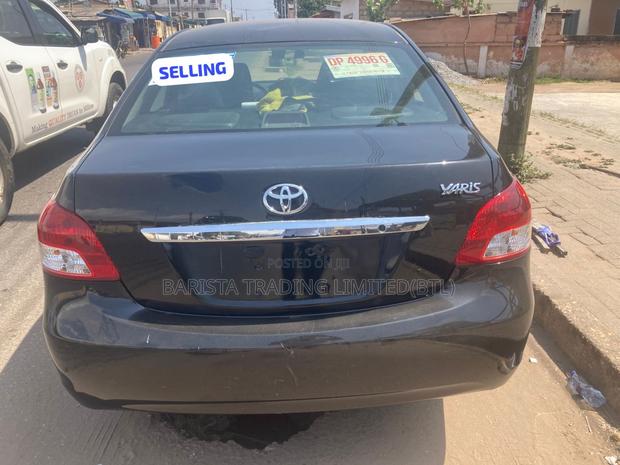 Toyota Yaris Base Sedan 4dr 2011 Black