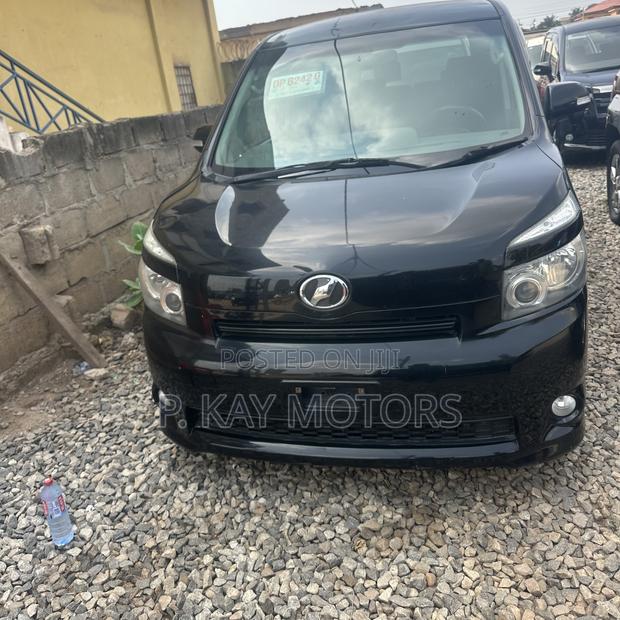 Toyota Voxy 2011 Black
