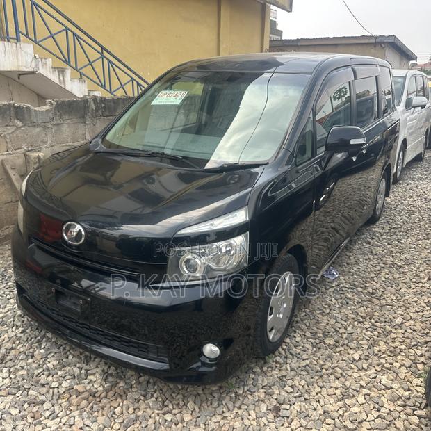 Toyota Voxy 2011 Black