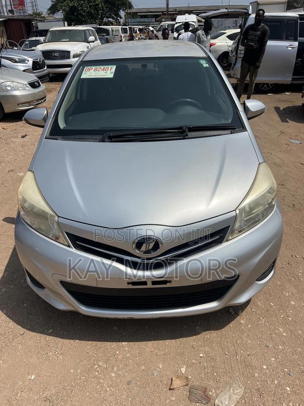 Toyota Vitz 1.3 FWD 5dr 2013 Gray