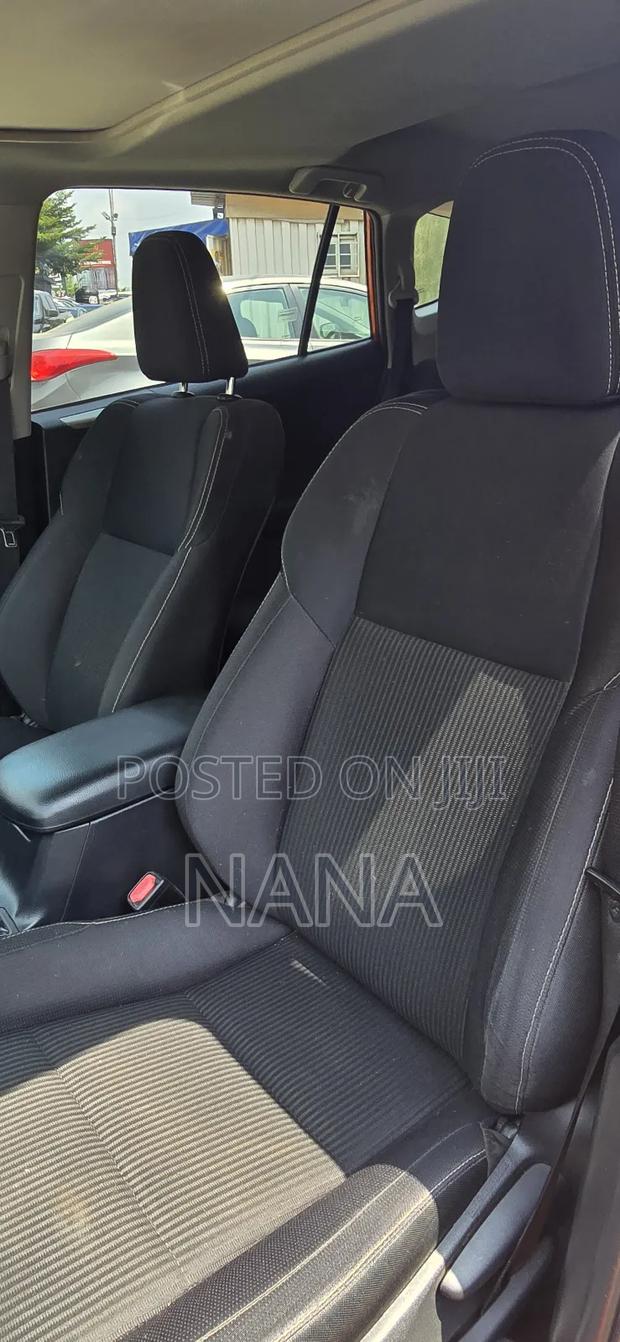Toyota RAV4 XLE 4dr SUV (2.5L 4cyl 6A) 2014 Orange