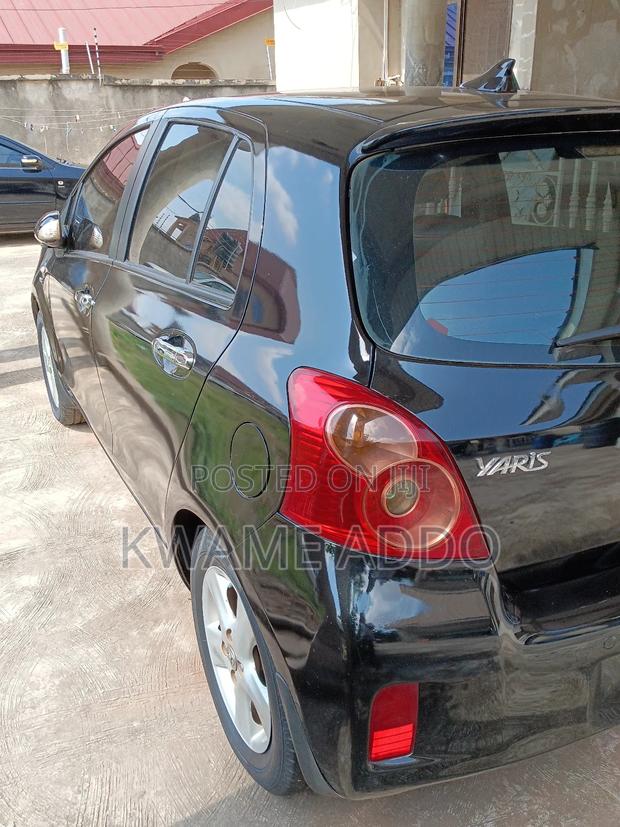 Toyota Yaris 2011 Black