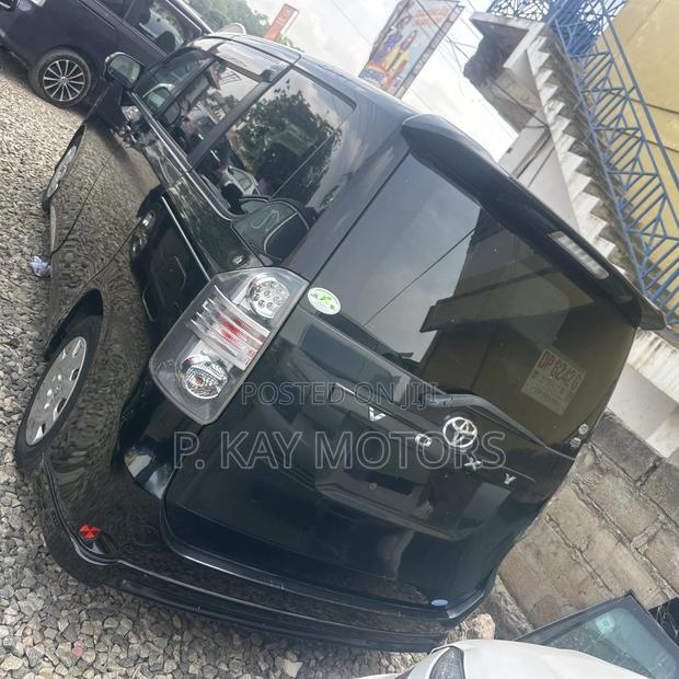 Toyota Voxy 2011 Black