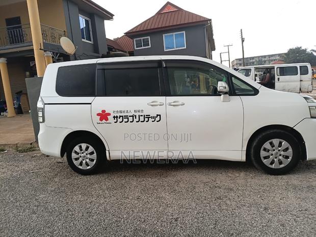 Toyota Voxy 2013 White
