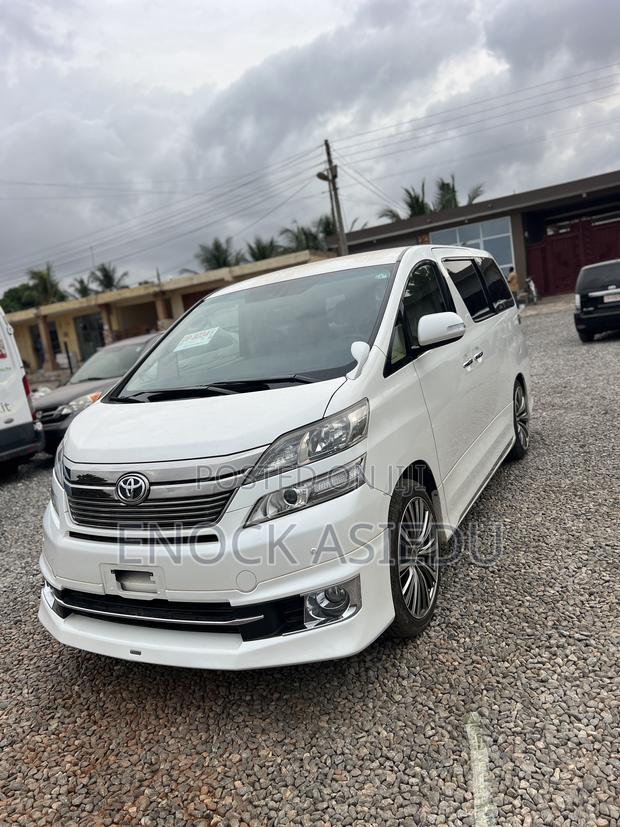 Toyota Vellfire 2010 White