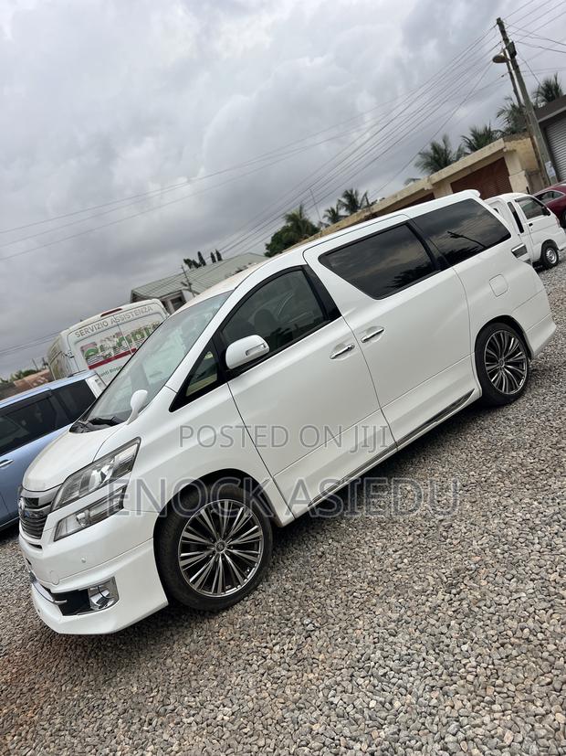 Toyota Vellfire 2010 White