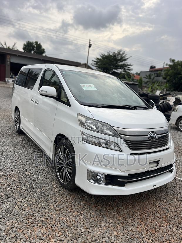 Toyota Vellfire 2010 White