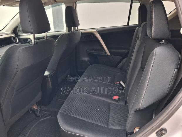Toyota RAV4 XLE 4dr SUV AWD (2.5L 4cyl 6A) 2014 Silver